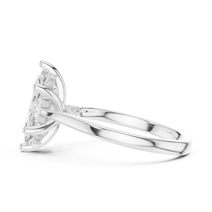 Elongé Diamond Ring