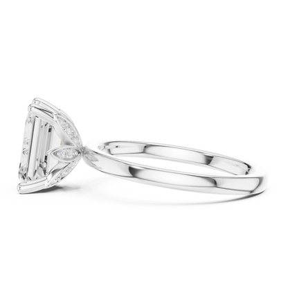 Emeraude Vantail Diamond Ring
